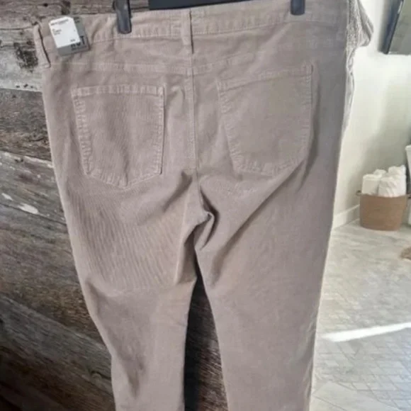 KUT FROM THE KLOTH Diana Corduroy Skinny Pants in Sand - Picture 11 of 11